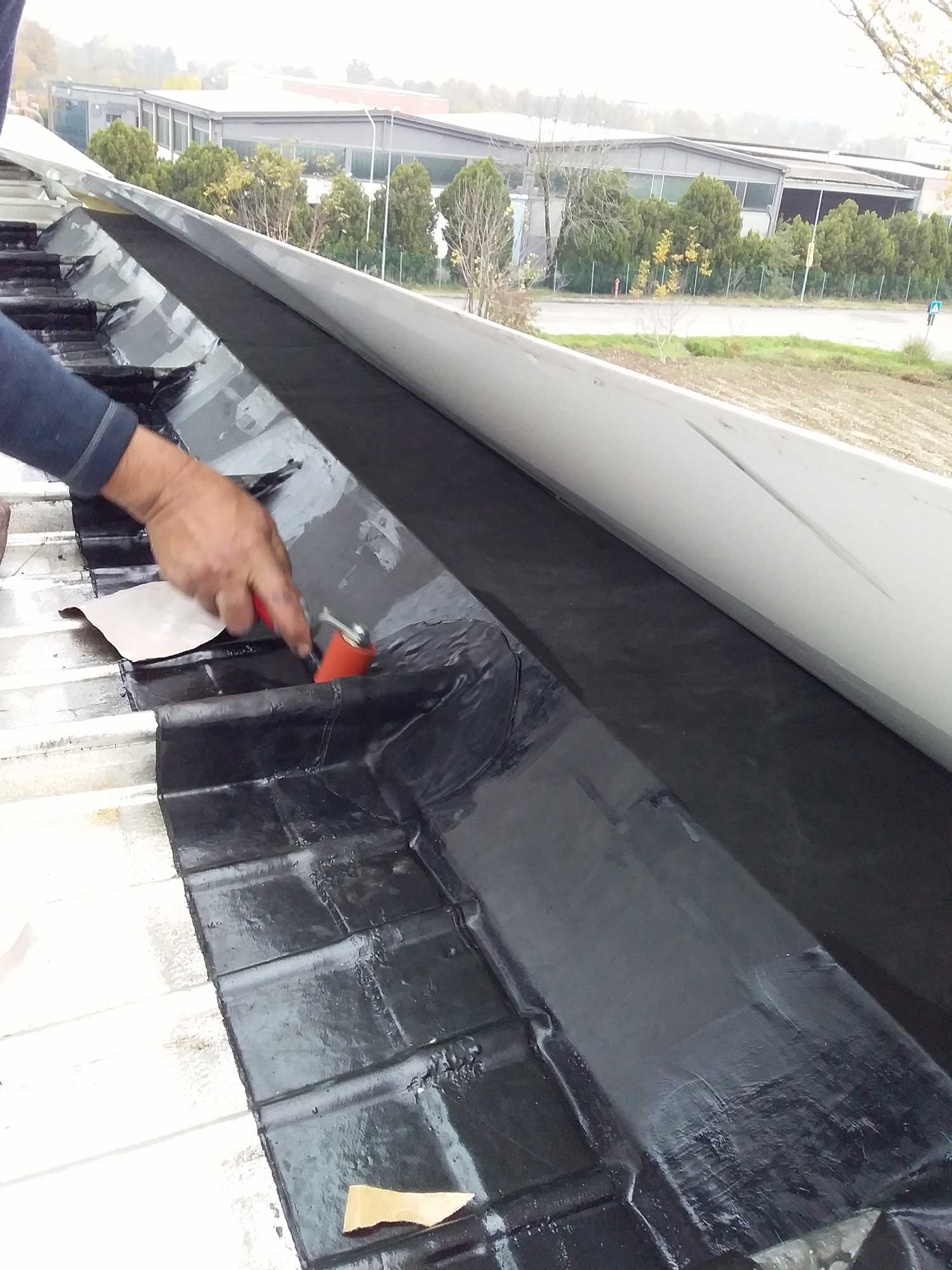 Copertura capannone concessionaria in epdm aa coperture