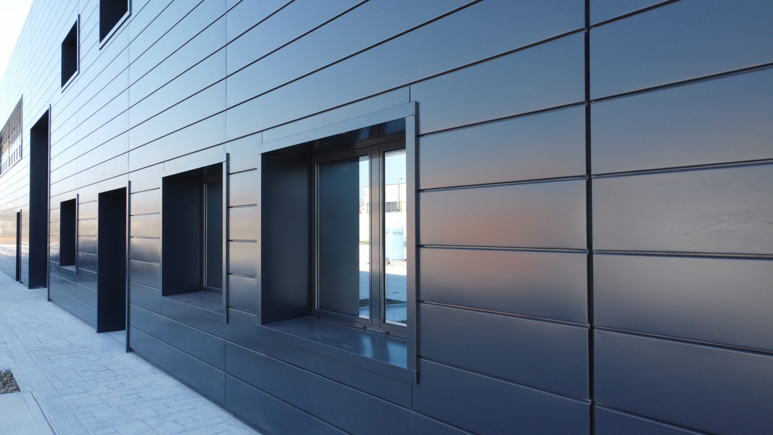 Lamiera Grecata Forata Per Rivestimento Facciata - Conci Remo Lattonerie - Foto 8