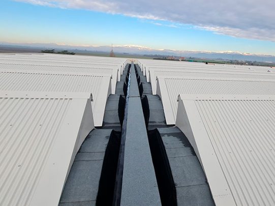 copertura-esterna-industriale-di-Verona-con-lamiera-grecata-aa-coperture