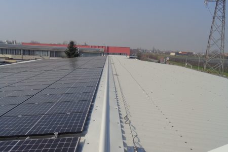 copertura industriale con panneli solari e lastre grecate aa coperture 2
